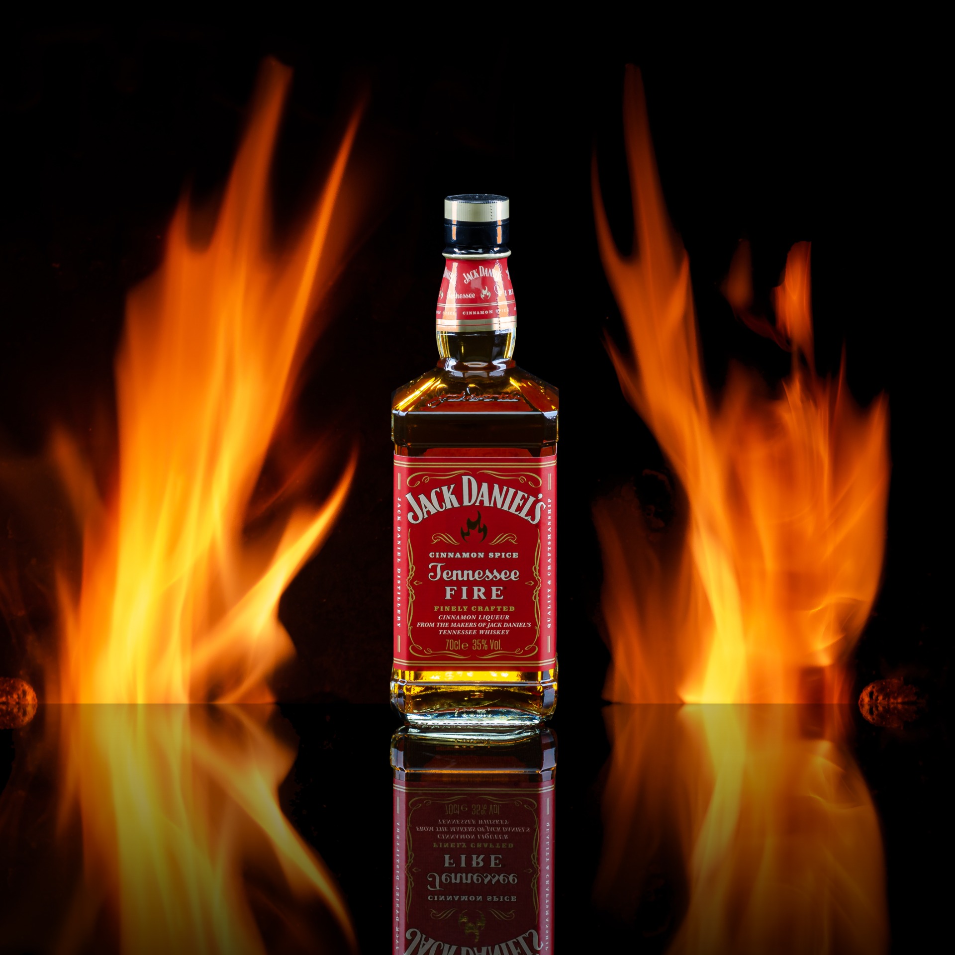 PRODUKTOVÁ FOTOGRAFIE - PRODUCT DARK BACKGROUND